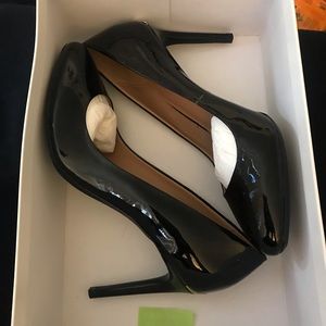 NWT Calvin Klein Patent leather pumps